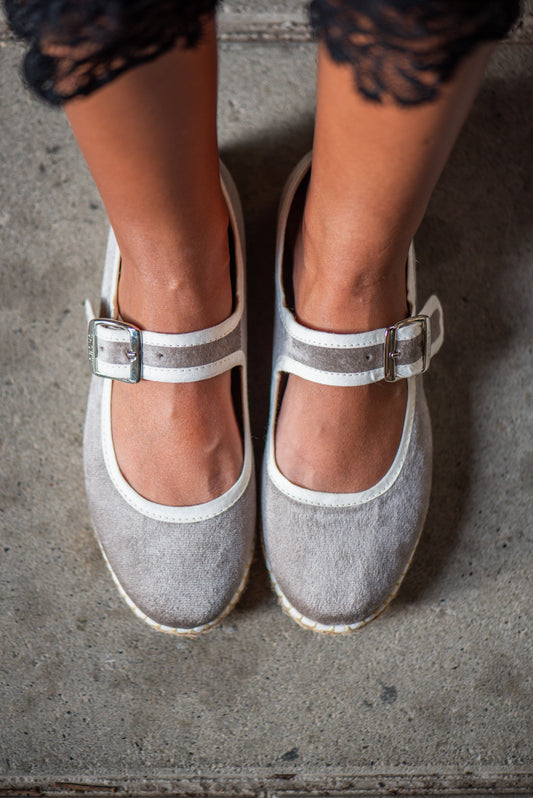 BAILARINA GRIS